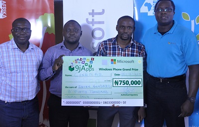 (L –r): Olayinka Oni, national technology officer, Microsoft Nigeria, Akinsete Sunday, Adedoyin Kazeem, 1st place winners in the Microsoft 9jApps Competition (Windows Phone Category) and Oyeshina Oyetosho, Developer and Platform Evangelism Lead, Microsoft Nigeria at the prize presentation of 9jApps competition which held in Lagos during the week.